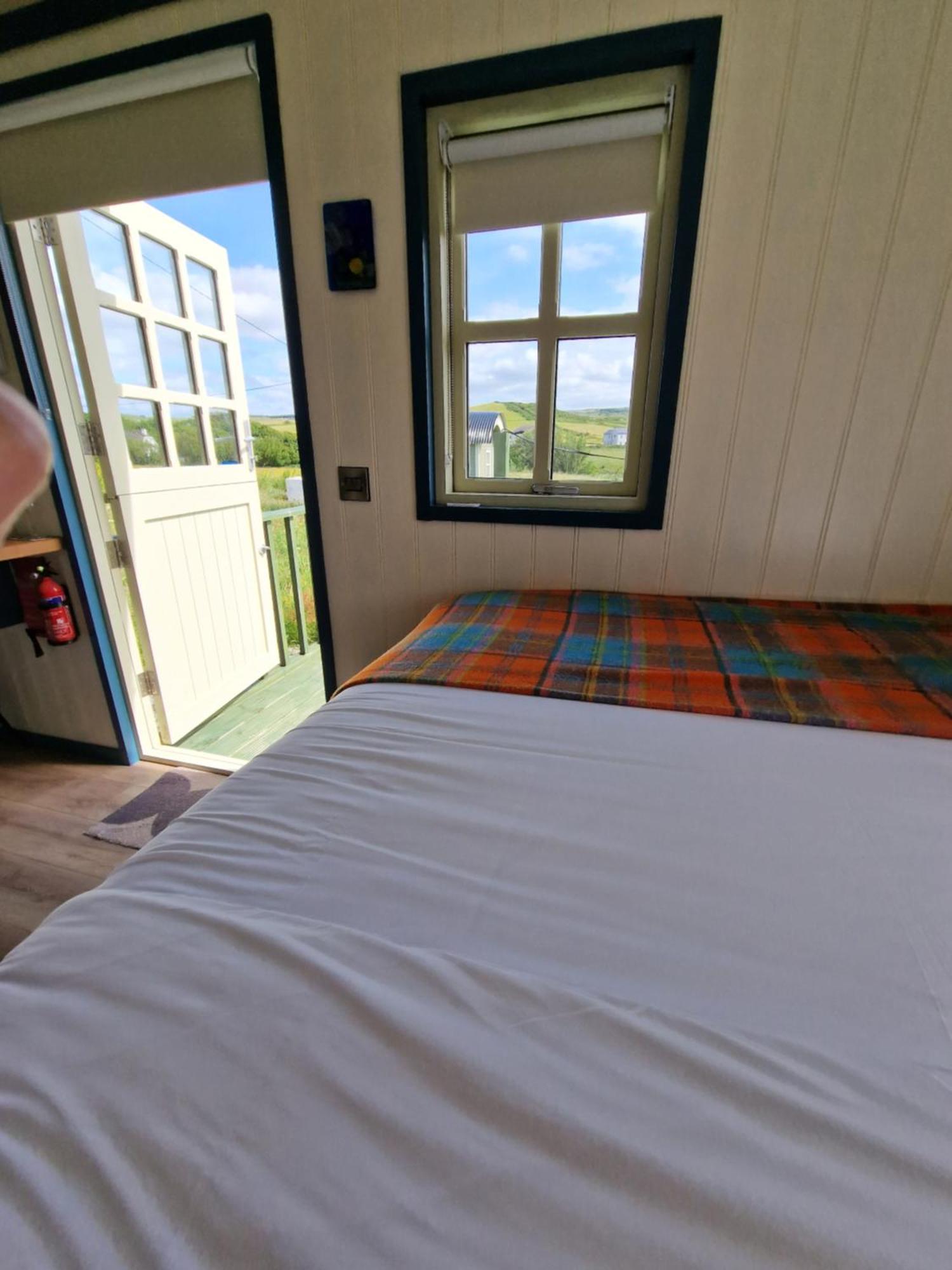 Wild Meadow Huts Villa Doolin Luaran gambar